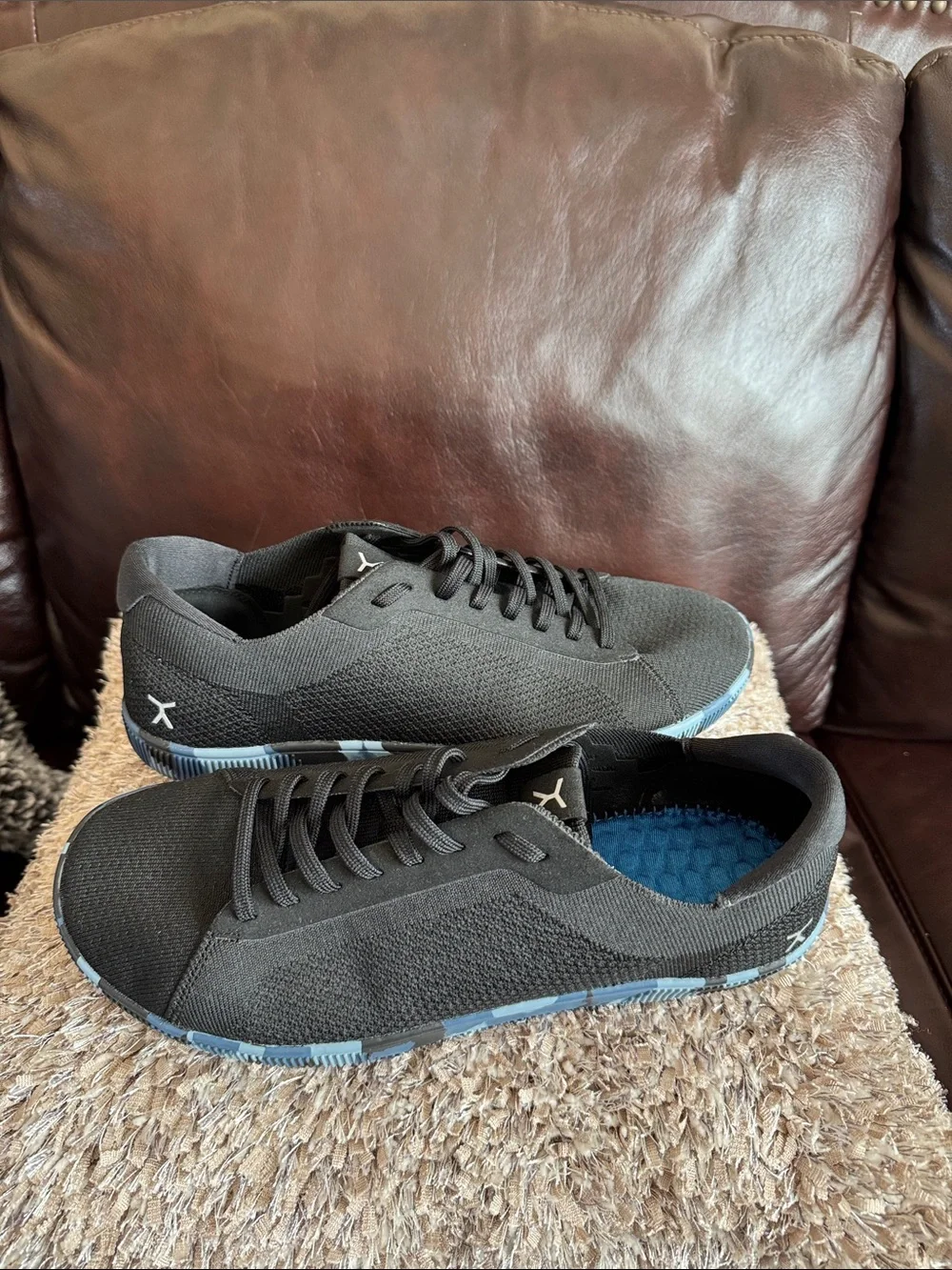 Men's Black Knit Low-Top Sneakers by